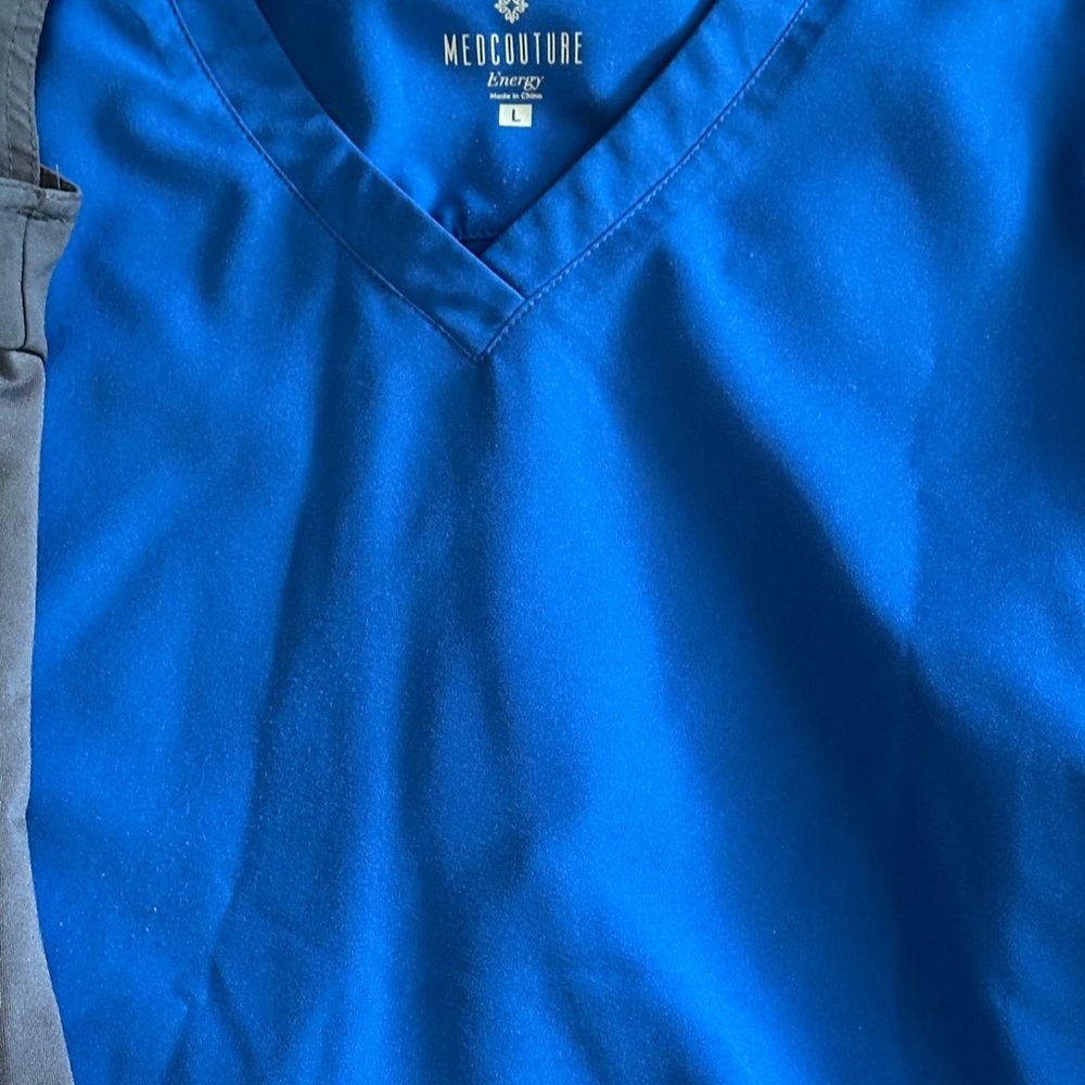 6 sets of size large tall scrubs - Picture 3 of 4